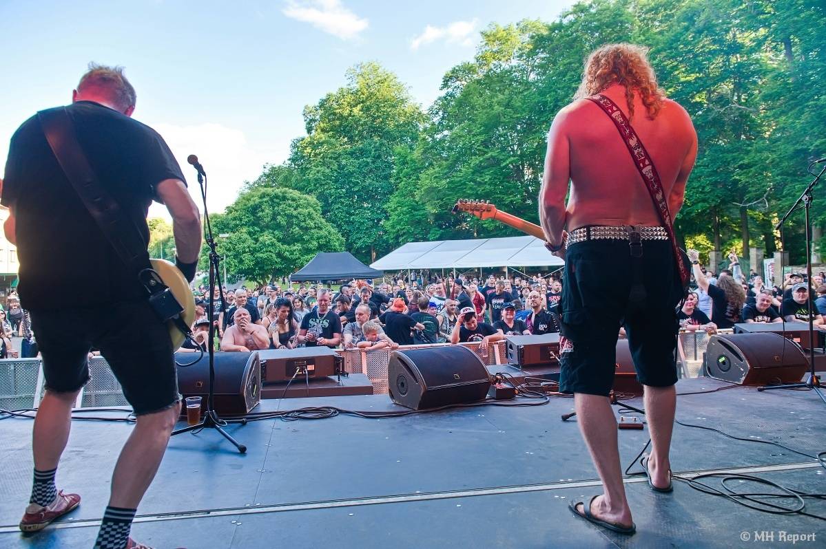 Hvězdou Rock for JK Manětín byli punkoví SPS. Žízeň publikum uhasilo s Alkeholem, zahrálo i Totální nasazení