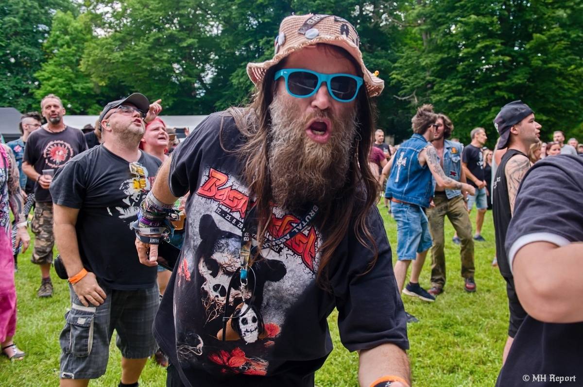 Hvězdou Rock for JK Manětín byli punkoví SPS. Žízeň publikum uhasilo s Alkeholem, zahrálo i Totální nasazení
