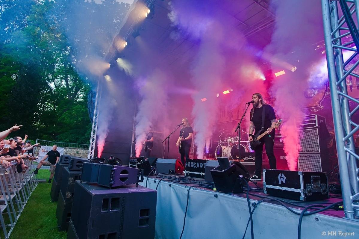Hvězdou Rock for JK Manětín byli punkoví SPS. Žízeň publikum uhasilo s Alkeholem, zahrálo i Totální nasazení