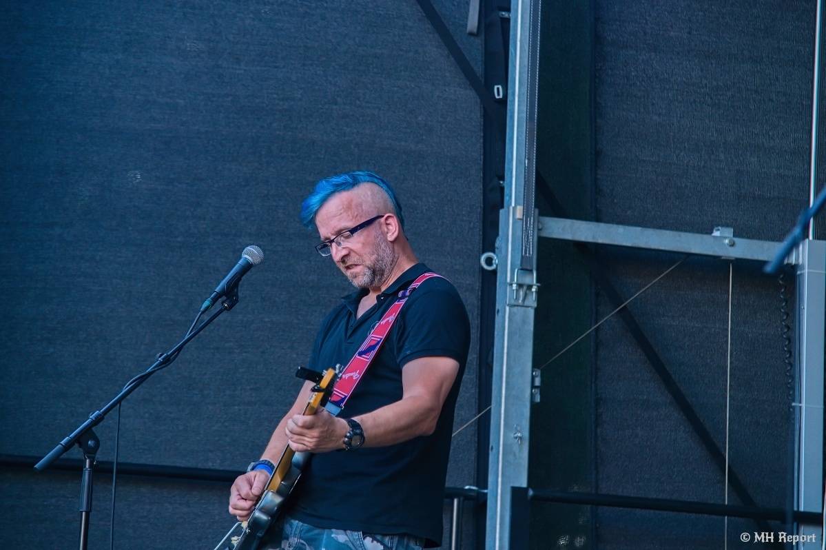 Hvězdou Rock for JK Manětín byli punkoví SPS. Žízeň publikum uhasilo s Alkeholem, zahrálo i Totální nasazení