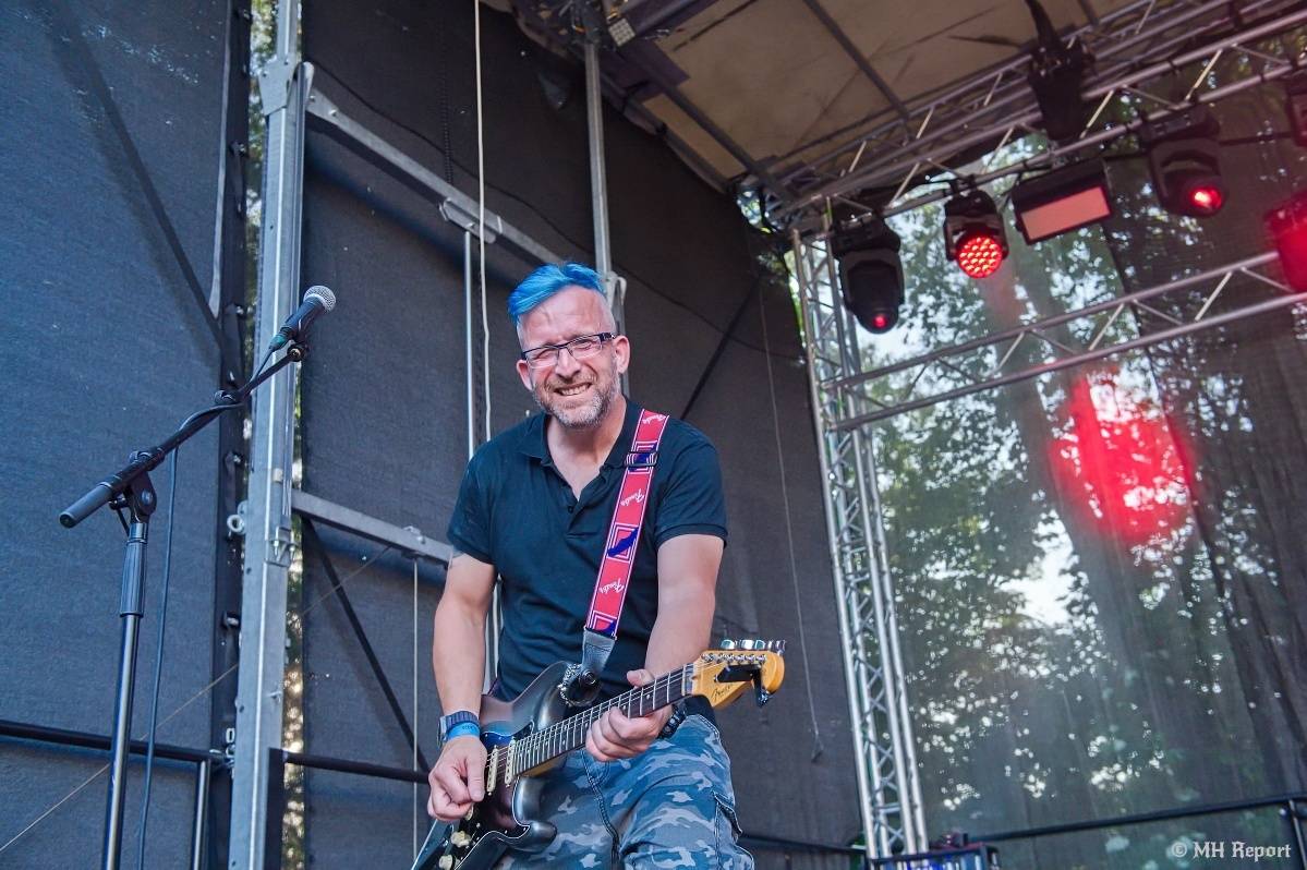 Hvězdou Rock for JK Manětín byli punkoví SPS. Žízeň publikum uhasilo s Alkeholem, zahrálo i Totální nasazení
