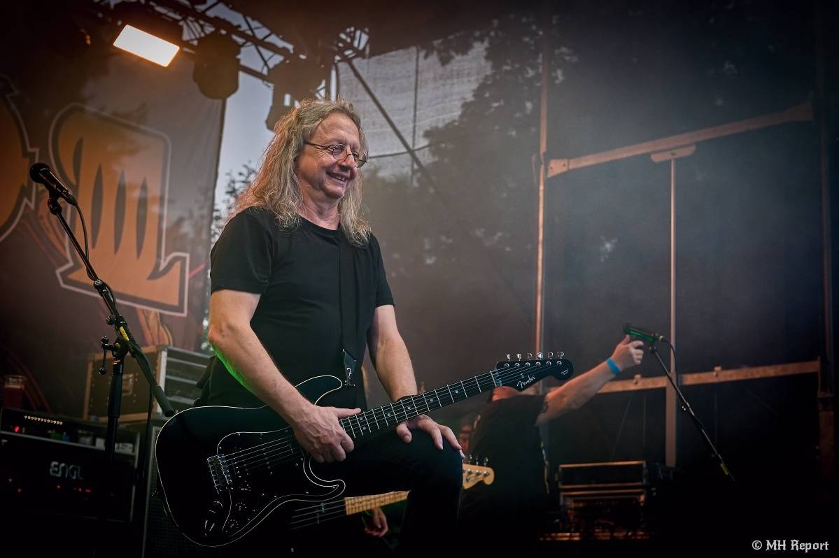 Hvězdou Rock for JK Manětín byli punkoví SPS. Žízeň publikum uhasilo s Alkeholem, zahrálo i Totální nasazení