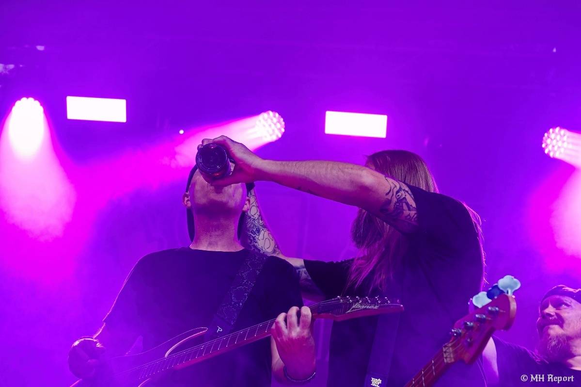 Hvězdou Rock for JK Manětín byli punkoví SPS. Žízeň publikum uhasilo s Alkeholem, zahrálo i Totální nasazení