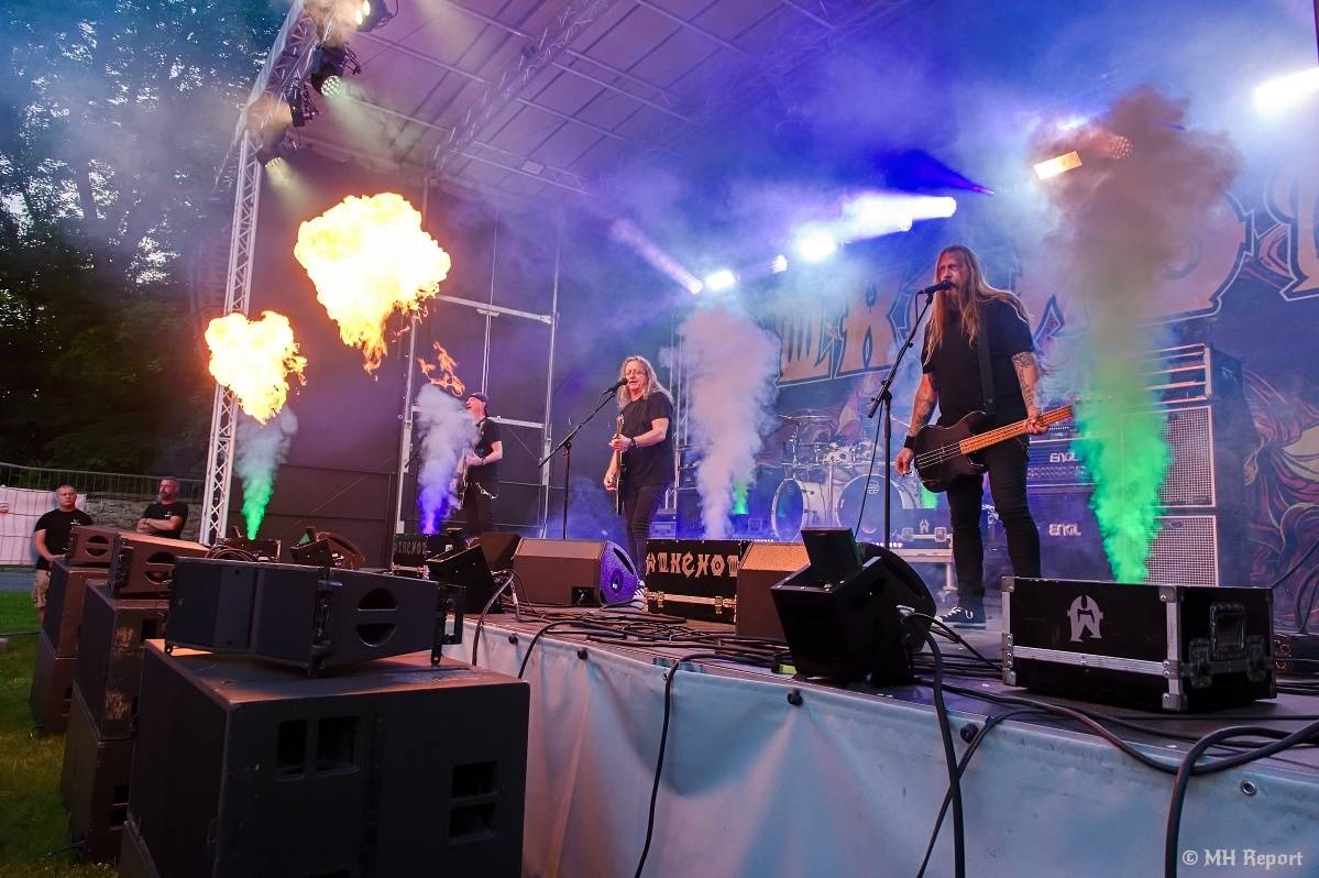 Hvězdou Rock for JK Manětín byli punkoví SPS. Žízeň publikum uhasilo s Alkeholem, zahrálo i Totální nasazení
