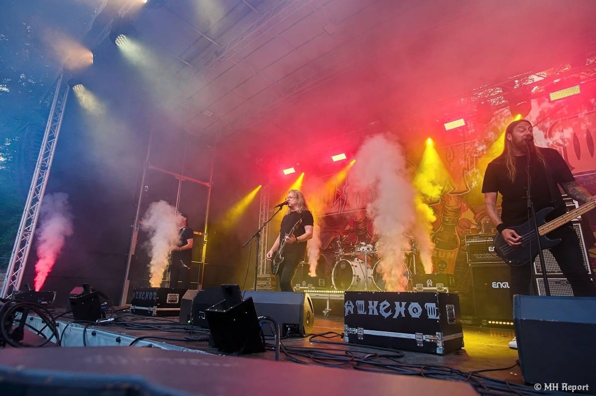 Hvězdou Rock for JK Manětín byli punkoví SPS. Žízeň publikum uhasilo s Alkeholem, zahrálo i Totální nasazení