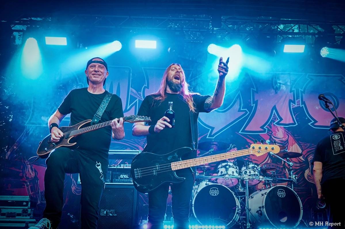 Hvězdou Rock for JK Manětín byli punkoví SPS. Žízeň publikum uhasilo s Alkeholem, zahrálo i Totální nasazení