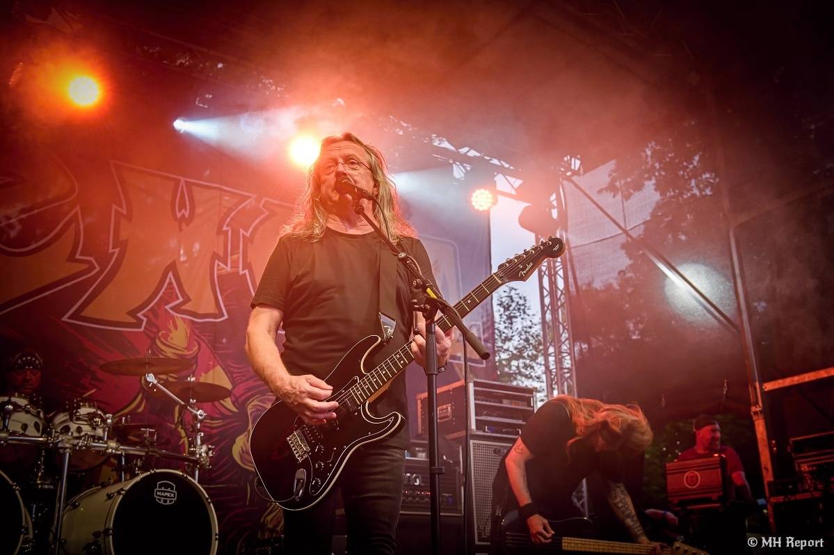 Hvězdou Rock for JK Manětín byli punkoví SPS. Žízeň publikum uhasilo s Alkeholem, zahrálo i Totální nasazení