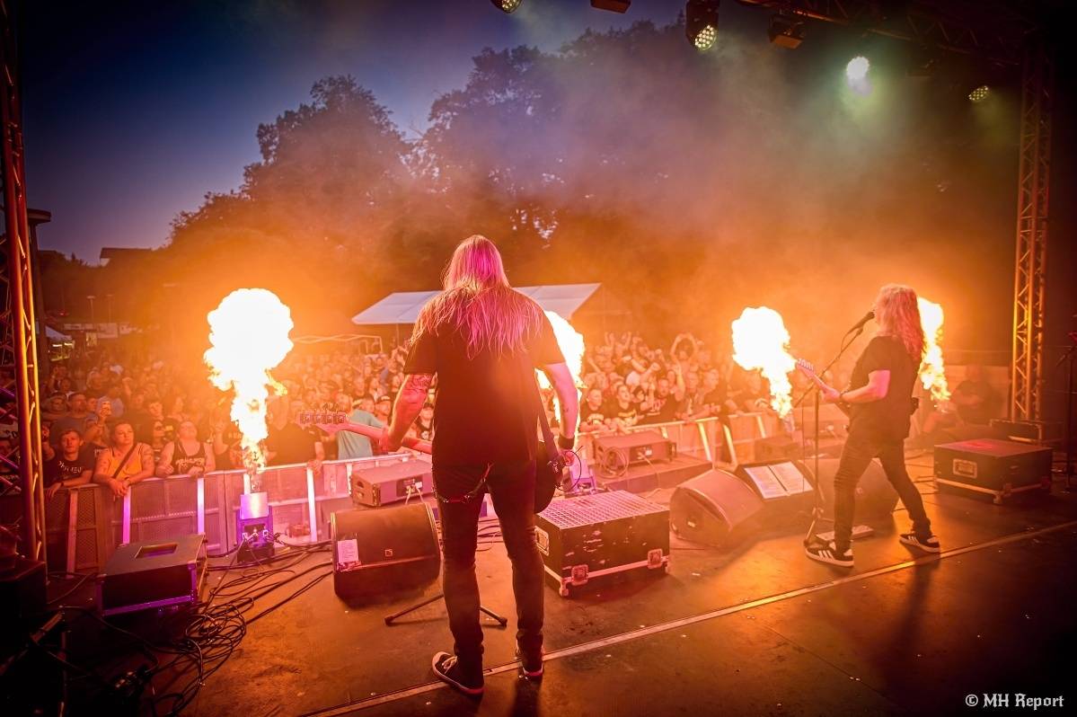 Hvězdou Rock for JK Manětín byli punkoví SPS. Žízeň publikum uhasilo s Alkeholem, zahrálo i Totální nasazení
