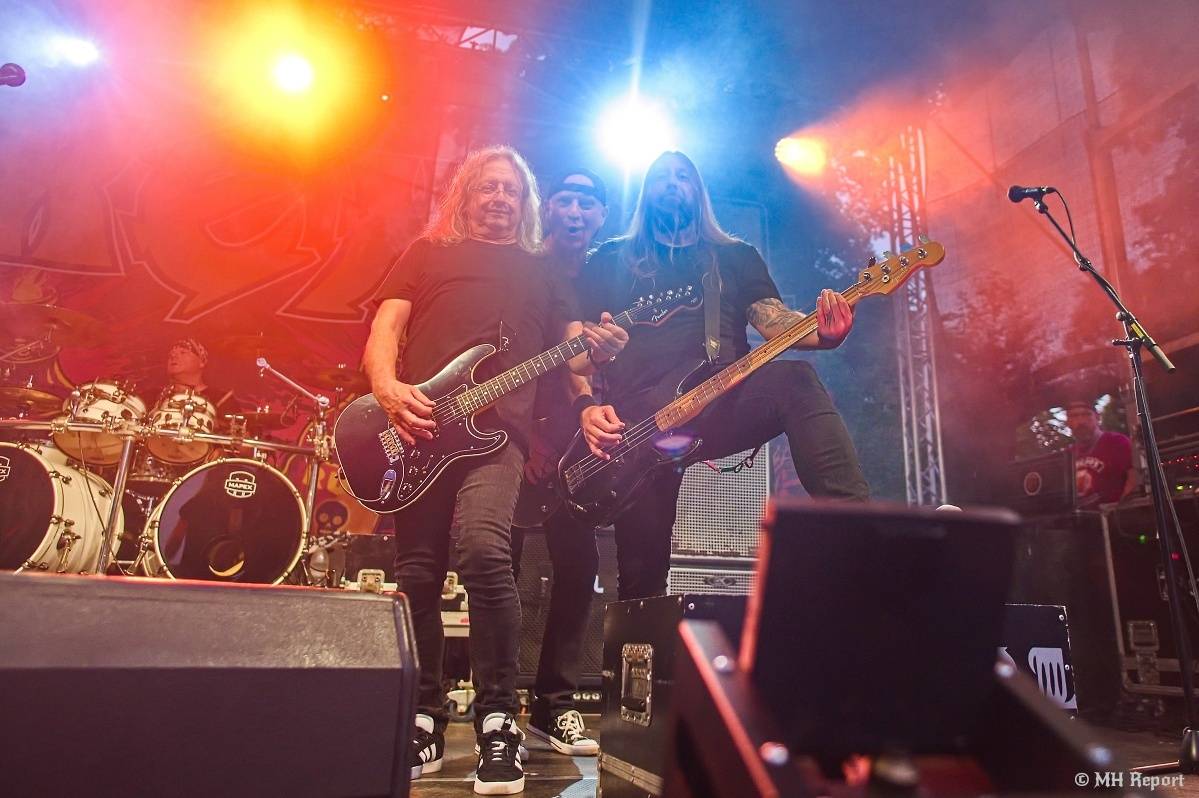 Hvězdou Rock for JK Manětín byli punkoví SPS. Žízeň publikum uhasilo s Alkeholem, zahrálo i Totální nasazení