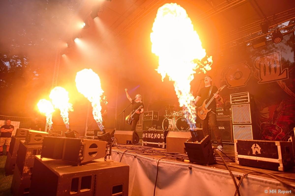 Hvězdou Rock for JK Manětín byli punkoví SPS. Žízeň publikum uhasilo s Alkeholem, zahrálo i Totální nasazení