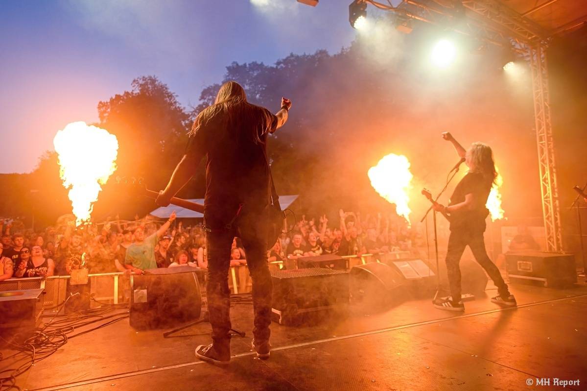 Hvězdou Rock for JK Manětín byli punkoví SPS. Žízeň publikum uhasilo s Alkeholem, zahrálo i Totální nasazení