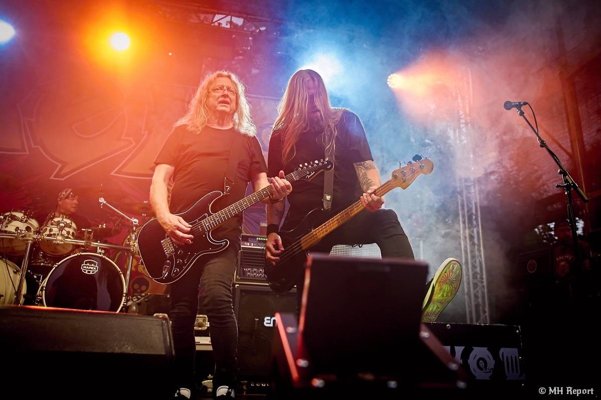 Hvězdou Rock for JK Manětín byli punkoví SPS. Žízeň publikum uhasilo s Alkeholem, zahrálo i Totální nasazení