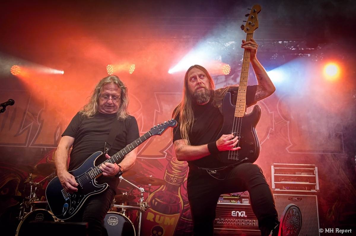 Hvězdou Rock for JK Manětín byli punkoví SPS. Žízeň publikum uhasilo s Alkeholem, zahrálo i Totální nasazení