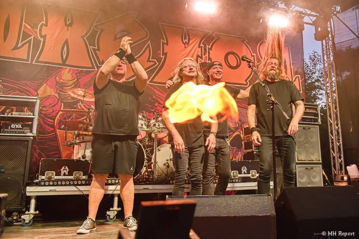 Hvězdou Rock for JK Manětín byli punkoví SPS. Žízeň publikum uhasilo s Alkeholem, zahrálo i Totální nasazení