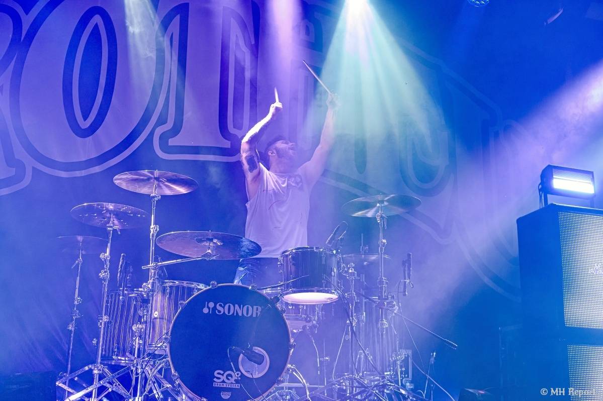 Hvězdou Rock for JK Manětín byli punkoví SPS. Žízeň publikum uhasilo s Alkeholem, zahrálo i Totální nasazení
