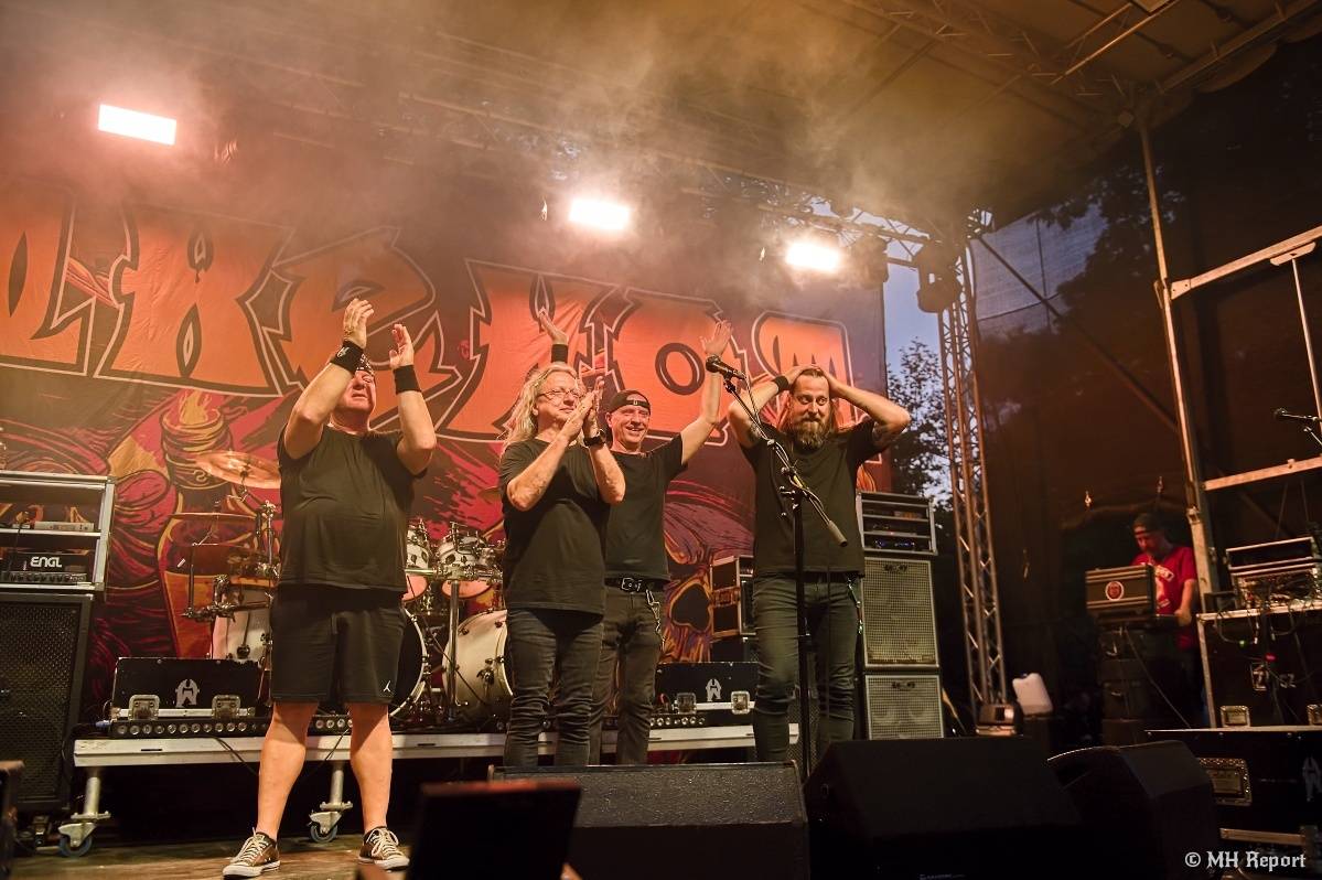 Hvězdou Rock for JK Manětín byli punkoví SPS. Žízeň publikum uhasilo s Alkeholem, zahrálo i Totální nasazení