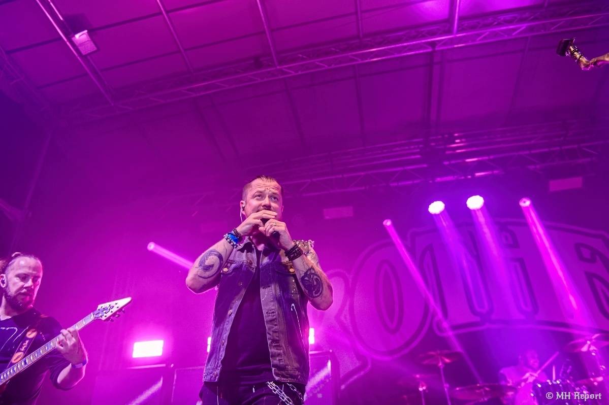 Hvězdou Rock for JK Manětín byli punkoví SPS. Žízeň publikum uhasilo s Alkeholem, zahrálo i Totální nasazení