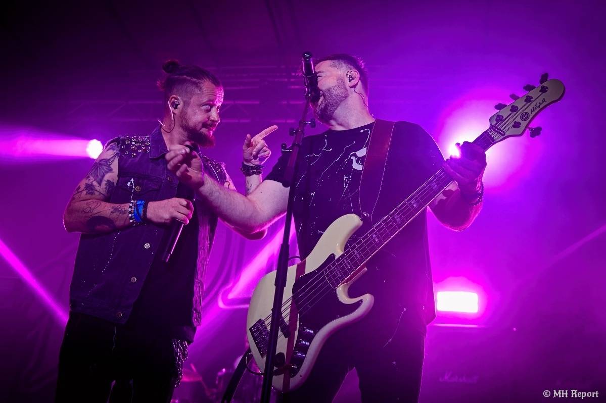 Hvězdou Rock for JK Manětín byli punkoví SPS. Žízeň publikum uhasilo s Alkeholem, zahrálo i Totální nasazení
