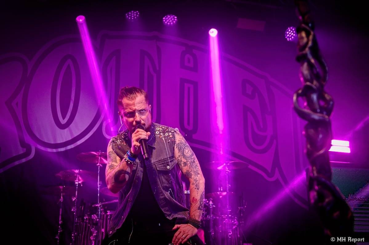 Hvězdou Rock for JK Manětín byli punkoví SPS. Žízeň publikum uhasilo s Alkeholem, zahrálo i Totální nasazení