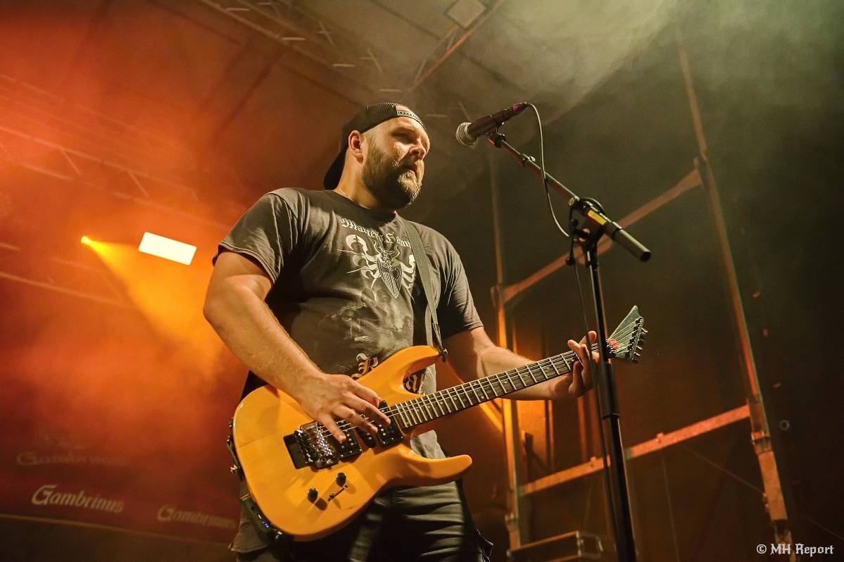 Hvězdou Rock for JK Manětín byli punkoví SPS. Žízeň publikum uhasilo s Alkeholem, zahrálo i Totální nasazení