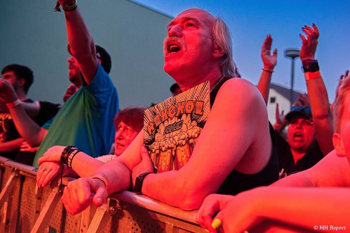 Hvězdou Rock for JK Manětín byli punkoví SPS. Žízeň publikum uhasilo s Alkeholem, zahrálo i Totální nasazení