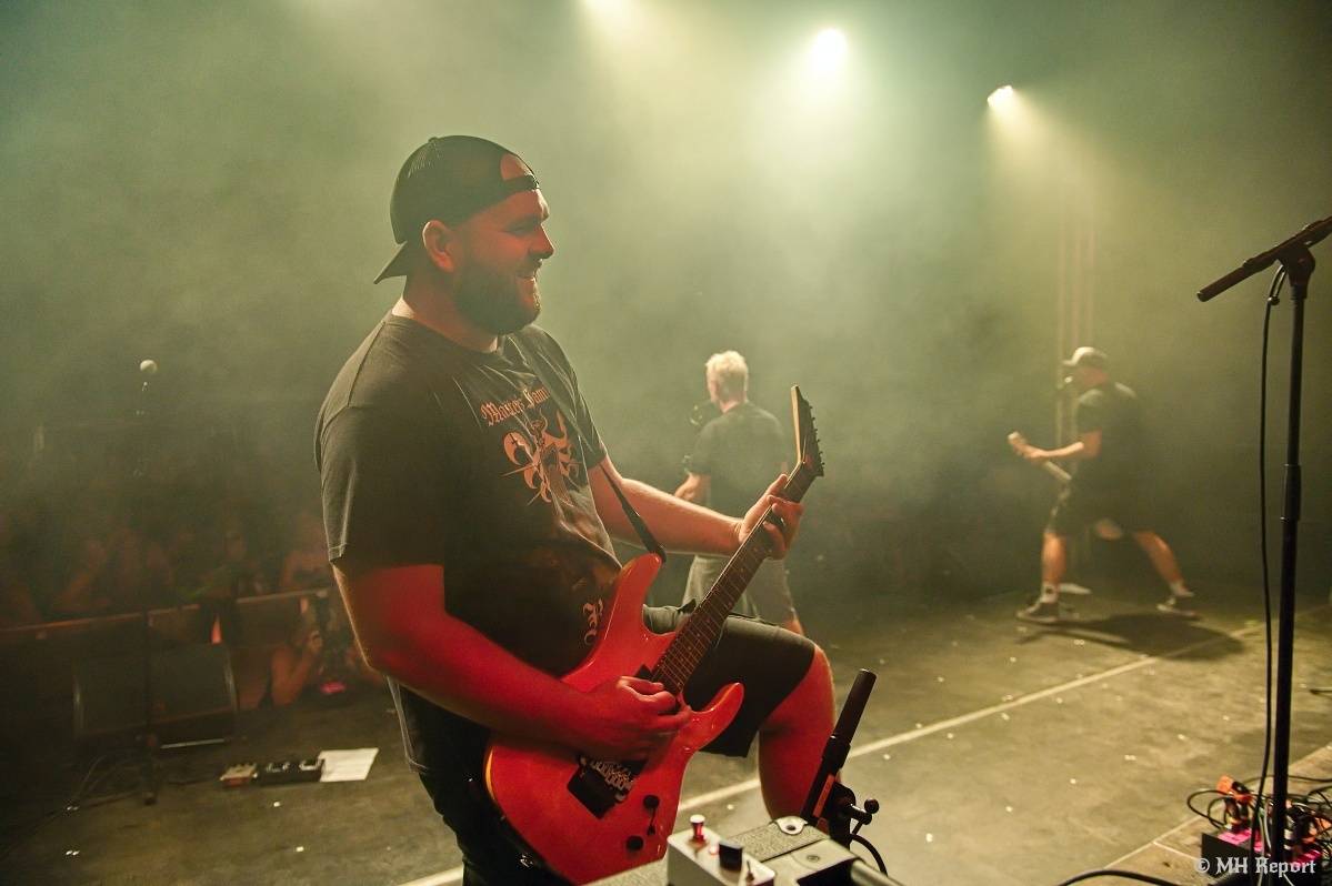 Hvězdou Rock for JK Manětín byli punkoví SPS. Žízeň publikum uhasilo s Alkeholem, zahrálo i Totální nasazení