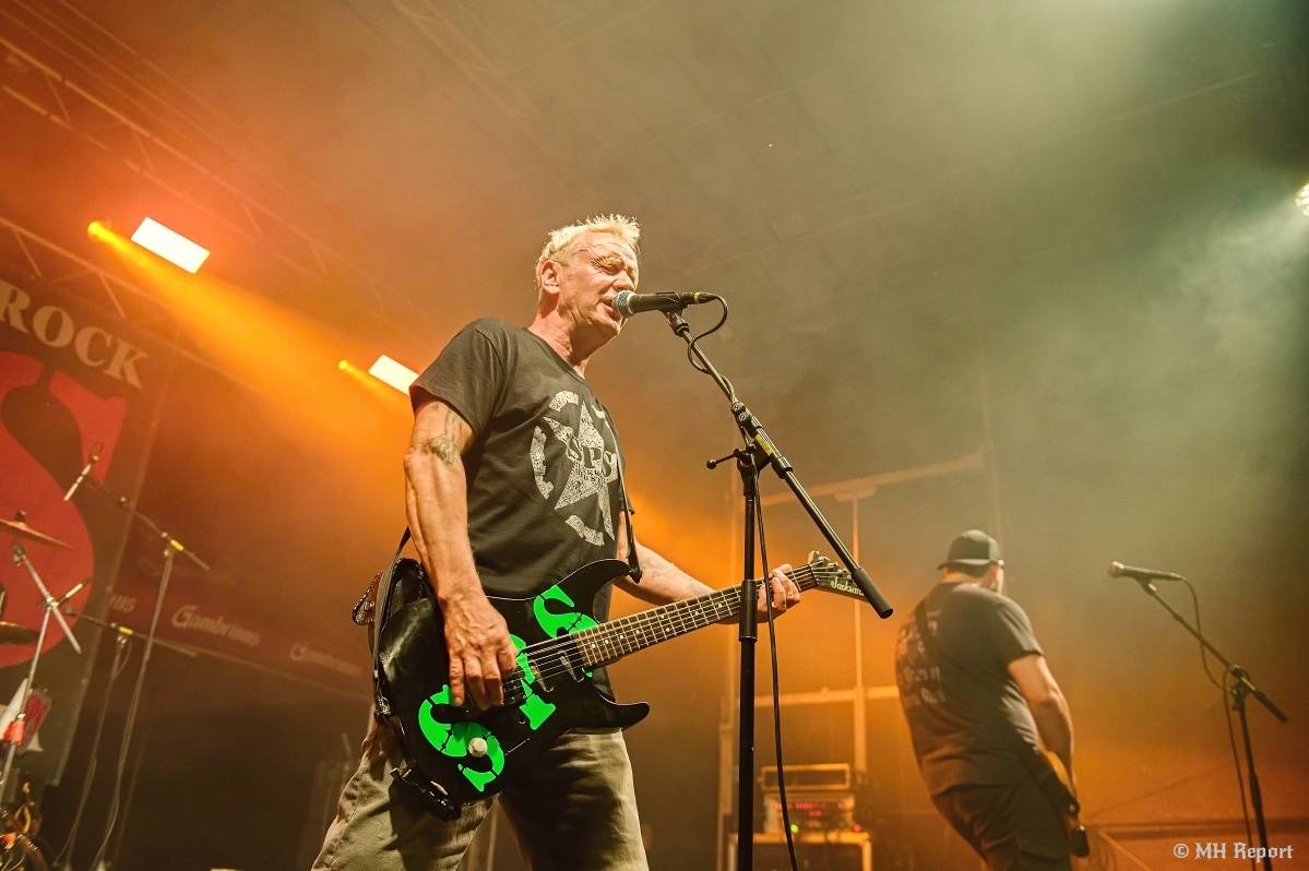 Hvězdou Rock for JK Manětín byli punkoví SPS. Žízeň publikum uhasilo s Alkeholem, zahrálo i Totální nasazení