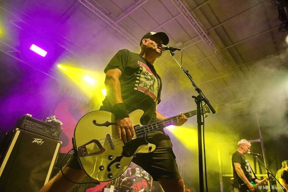 Hvězdou Rock for JK Manětín byli punkoví SPS. Žízeň publikum uhasilo s Alkeholem, zahrálo i Totální nasazení