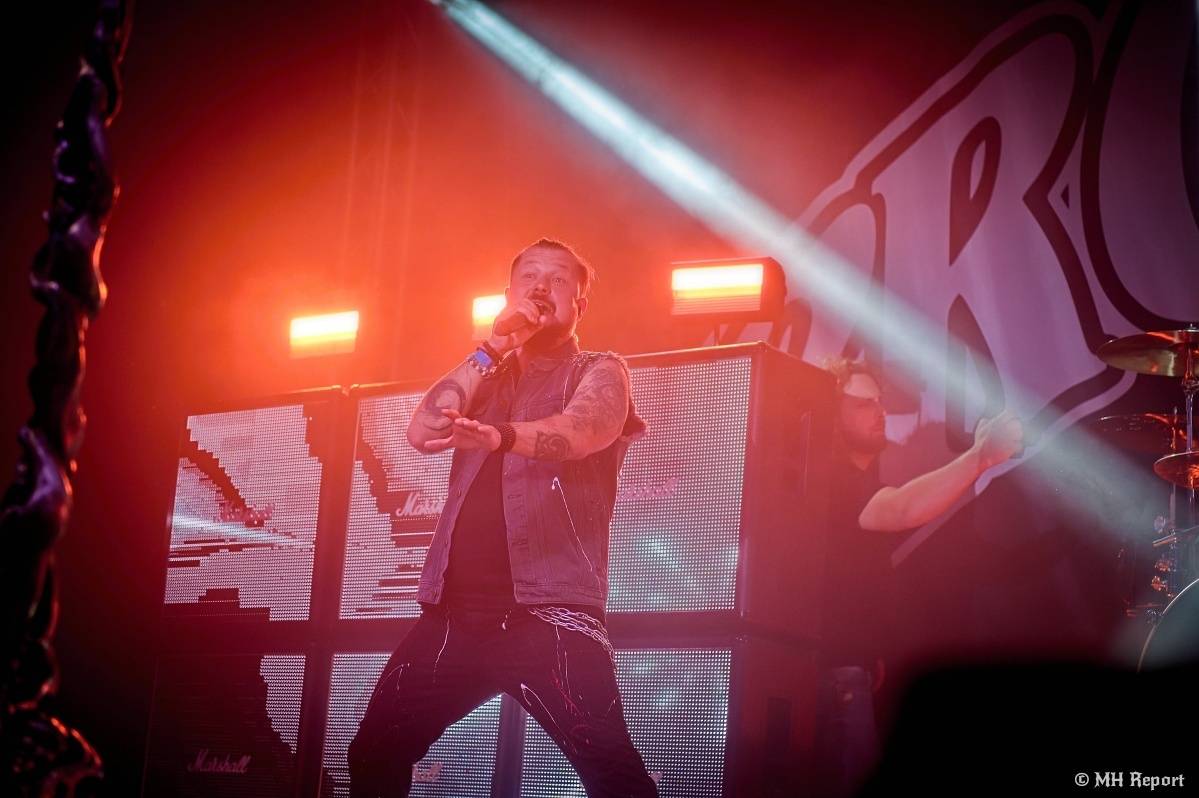 Hvězdou Rock for JK Manětín byli punkoví SPS. Žízeň publikum uhasilo s Alkeholem, zahrálo i Totální nasazení