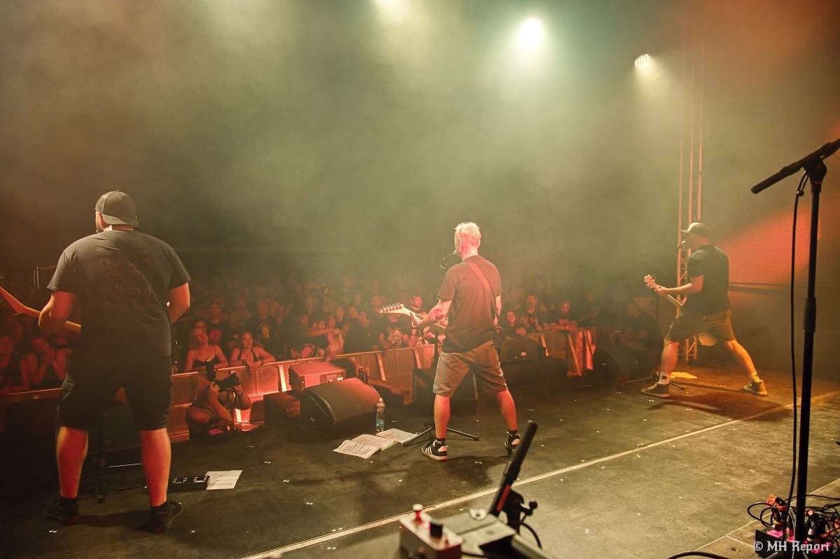 Hvězdou Rock for JK Manětín byli punkoví SPS. Žízeň publikum uhasilo s Alkeholem, zahrálo i Totální nasazení