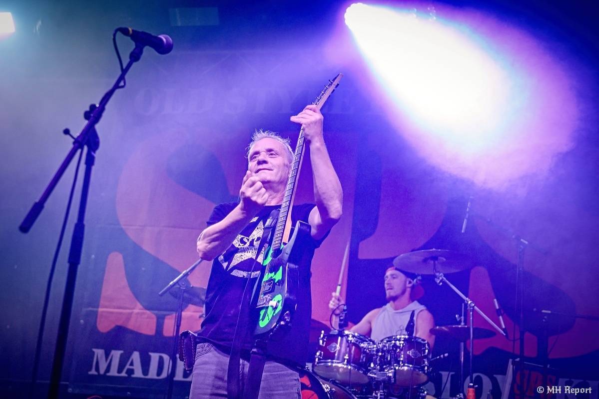 Hvězdou Rock for JK Manětín byli punkoví SPS. Žízeň publikum uhasilo s Alkeholem, zahrálo i Totální nasazení