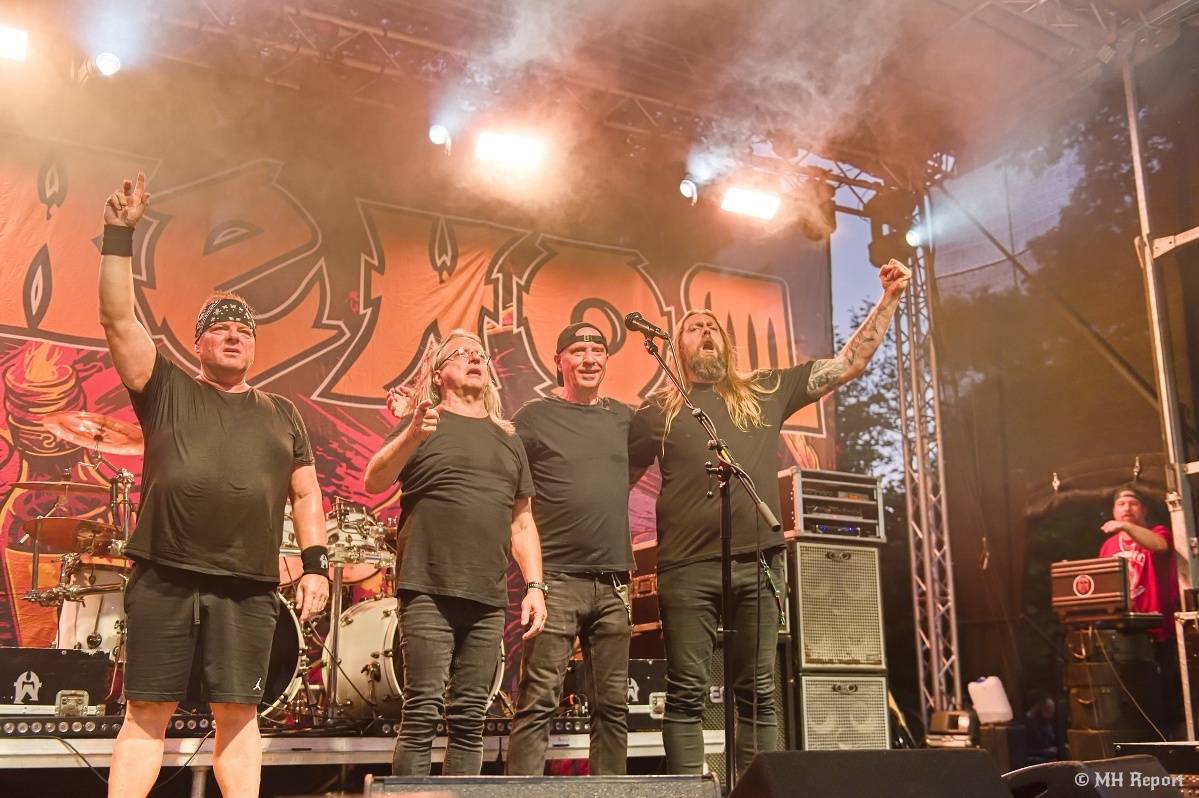 Hvězdou Rock for JK Manětín byli punkoví SPS. Žízeň publikum uhasilo s Alkeholem, zahrálo i Totální nasazení