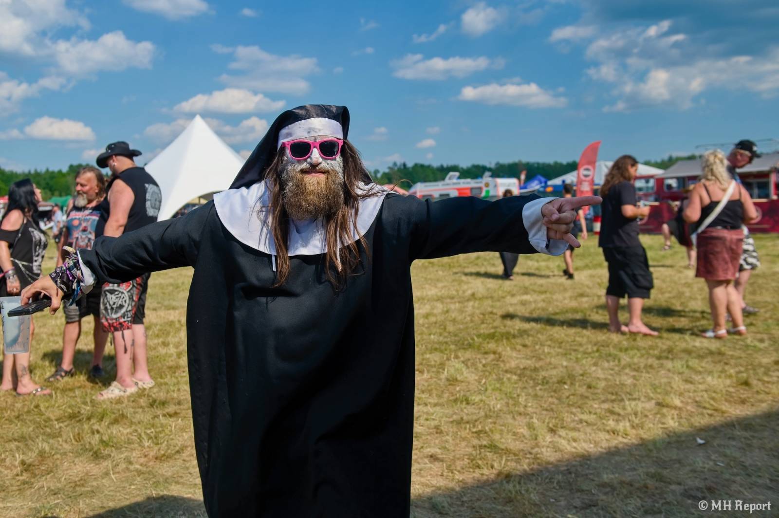 Basinfirefest odstartoval ve velkém stylu. Čtvrtek nabídl koncerty Arakainu, Freedom Call i Death To All