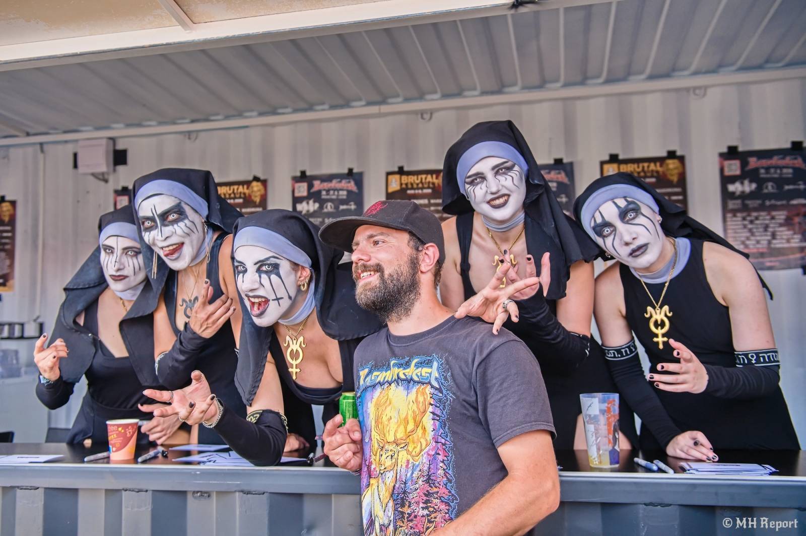 Basinfirefest odstartoval ve velkém stylu. Čtvrtek nabídl koncerty Arakainu, Freedom Call i Death To All