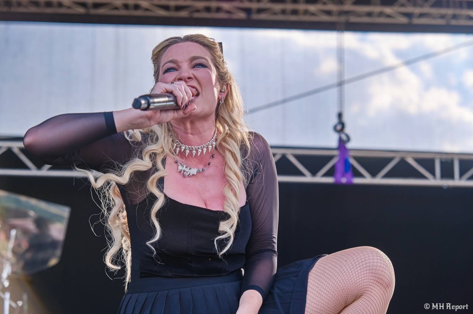 Basinfirefest odstartoval ve velkém stylu. Čtvrtek nabídl koncerty Arakainu, Freedom Call i Death To All