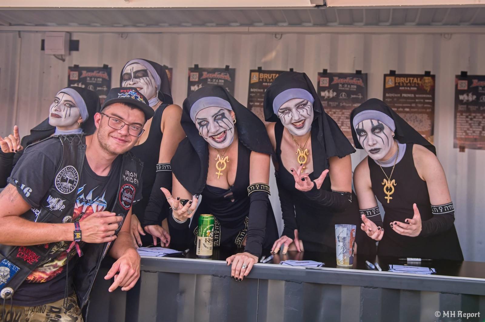 Basinfirefest odstartoval ve velkém stylu. Čtvrtek nabídl koncerty Arakainu, Freedom Call i Death To All