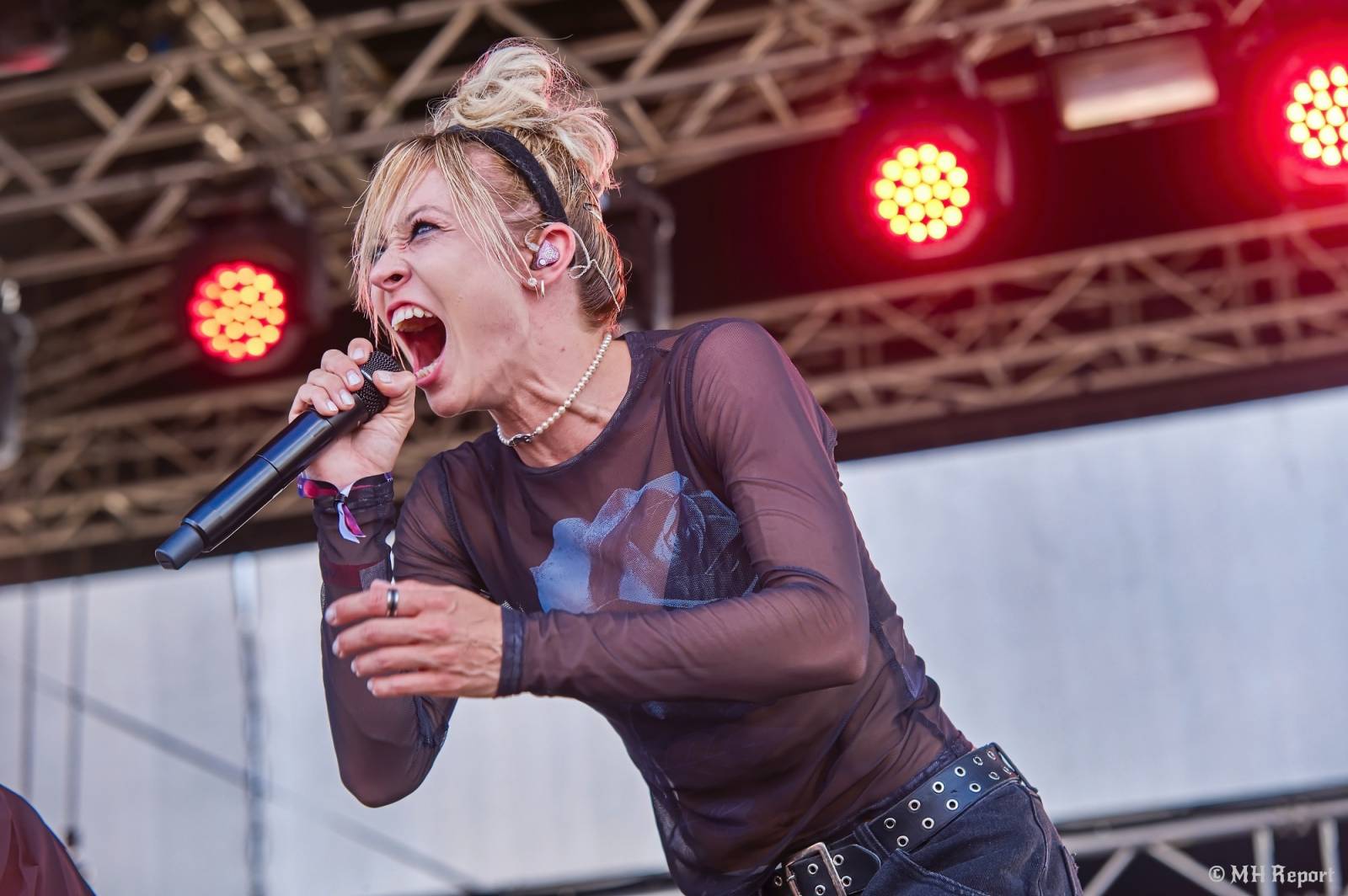 Basinfirefest odstartoval ve velkém stylu. Čtvrtek nabídl koncerty Arakainu, Freedom Call i Death To All