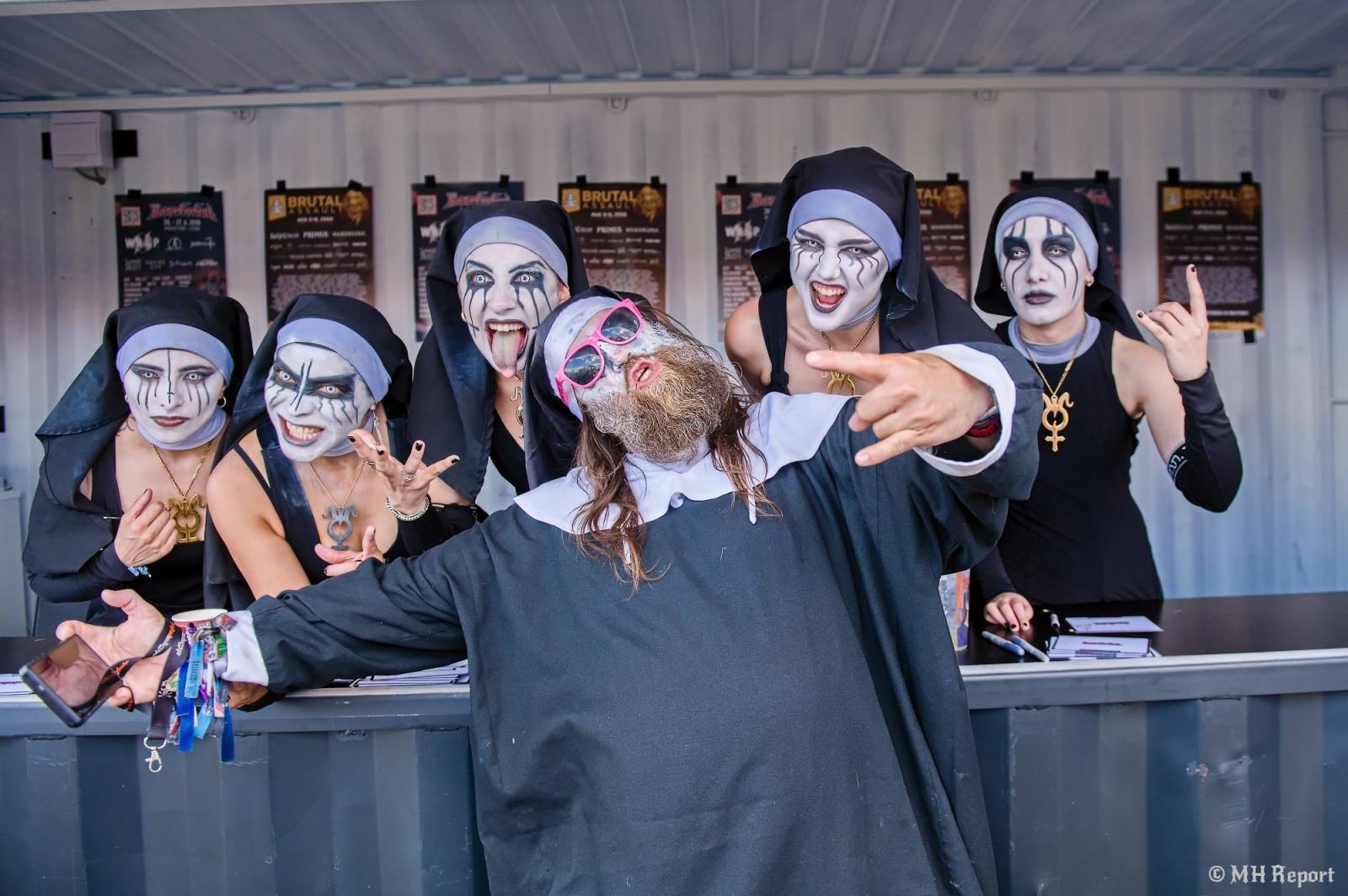 Basinfirefest odstartoval ve velkém stylu. Čtvrtek nabídl koncerty Arakainu, Freedom Call i Death To All