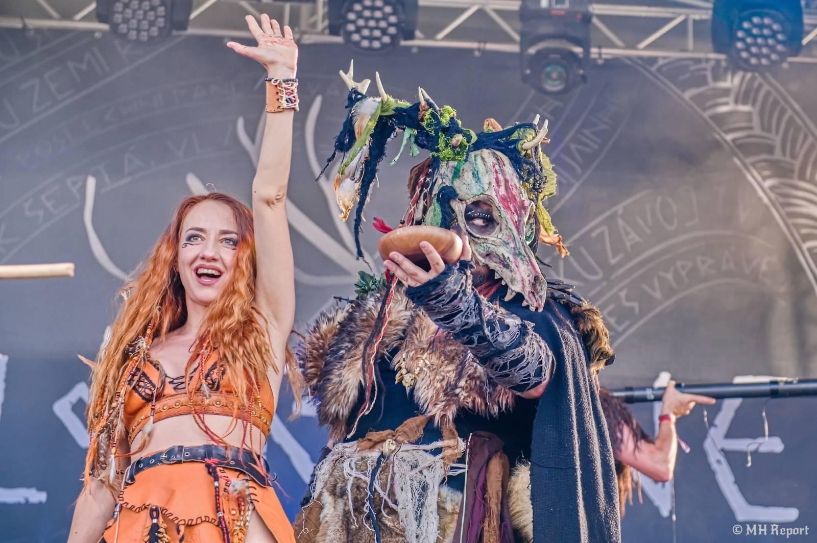 Basinfirefest odstartoval ve velkém stylu. Čtvrtek nabídl koncerty Arakainu, Freedom Call i Death To All