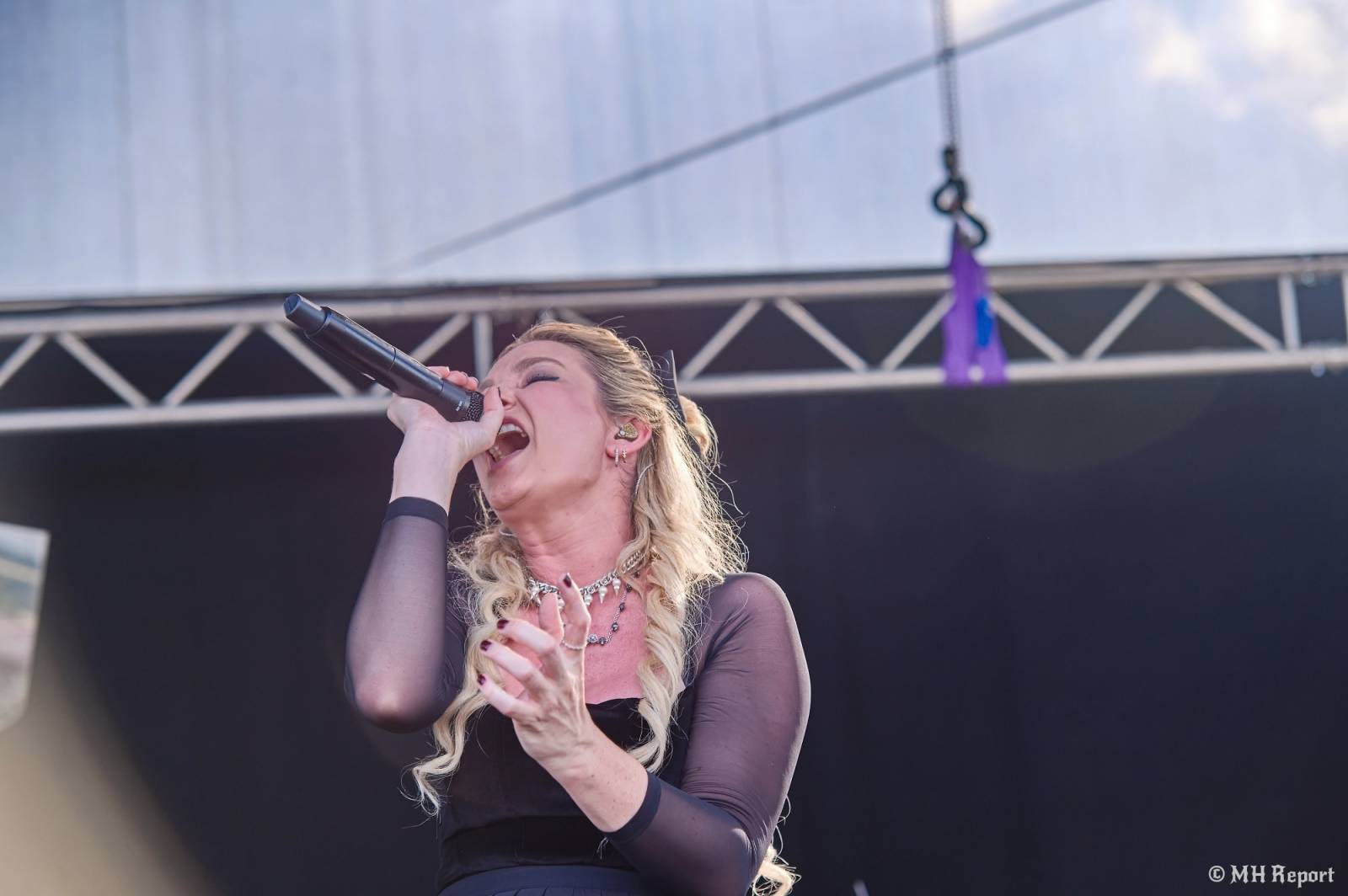 Basinfirefest odstartoval ve velkém stylu. Čtvrtek nabídl koncerty Arakainu, Freedom Call i Death To All
