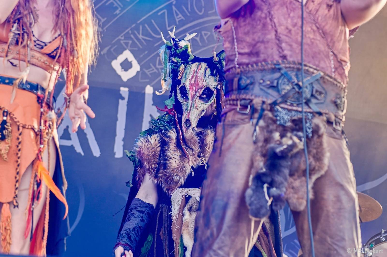 Basinfirefest odstartoval ve velkém stylu. Čtvrtek nabídl koncerty Arakainu, Freedom Call i Death To All