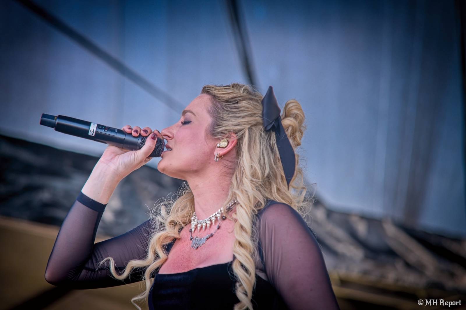 Basinfirefest odstartoval ve velkém stylu. Čtvrtek nabídl koncerty Arakainu, Freedom Call i Death To All