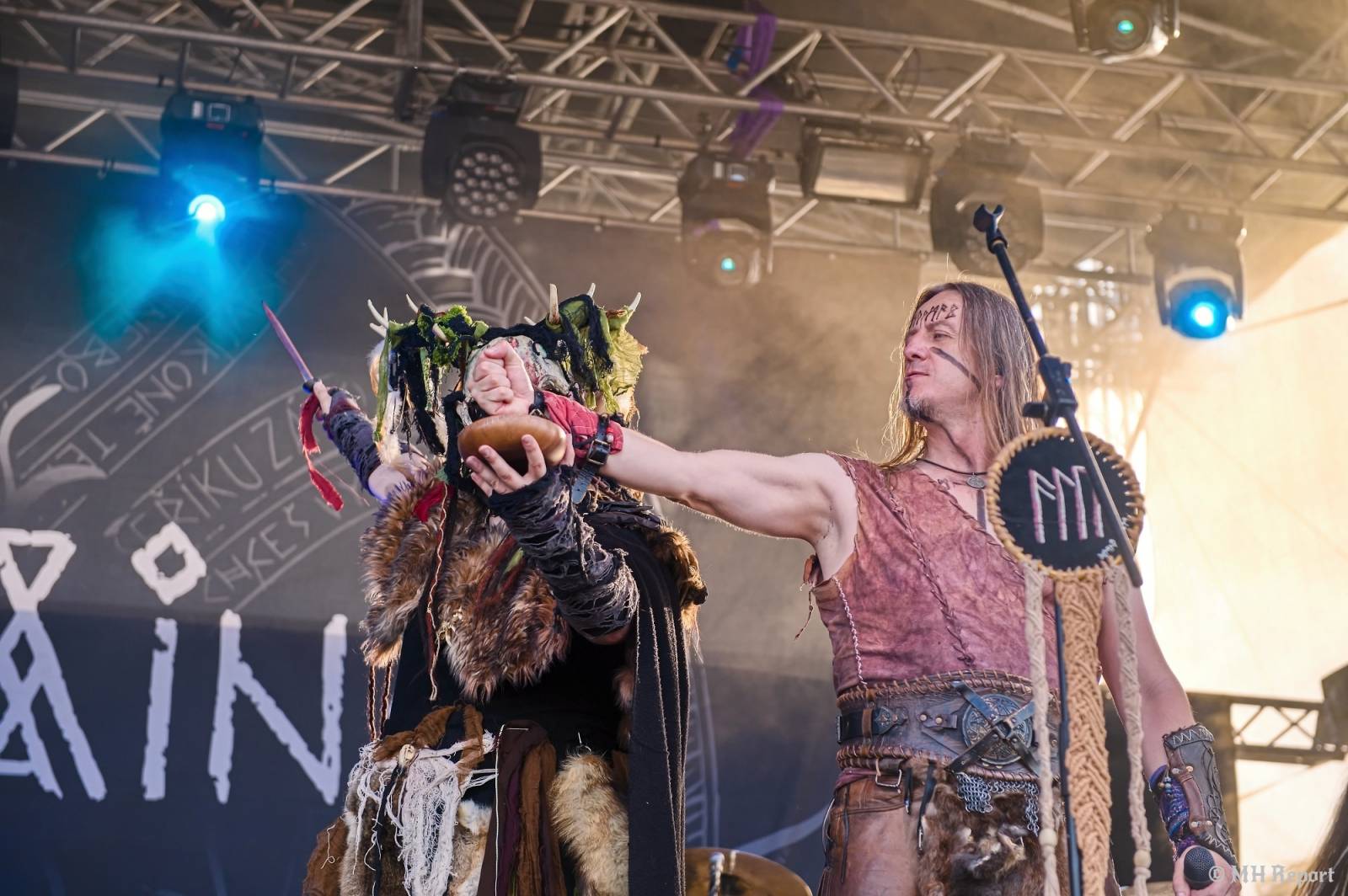 Basinfirefest odstartoval ve velkém stylu. Čtvrtek nabídl koncerty Arakainu, Freedom Call i Death To All