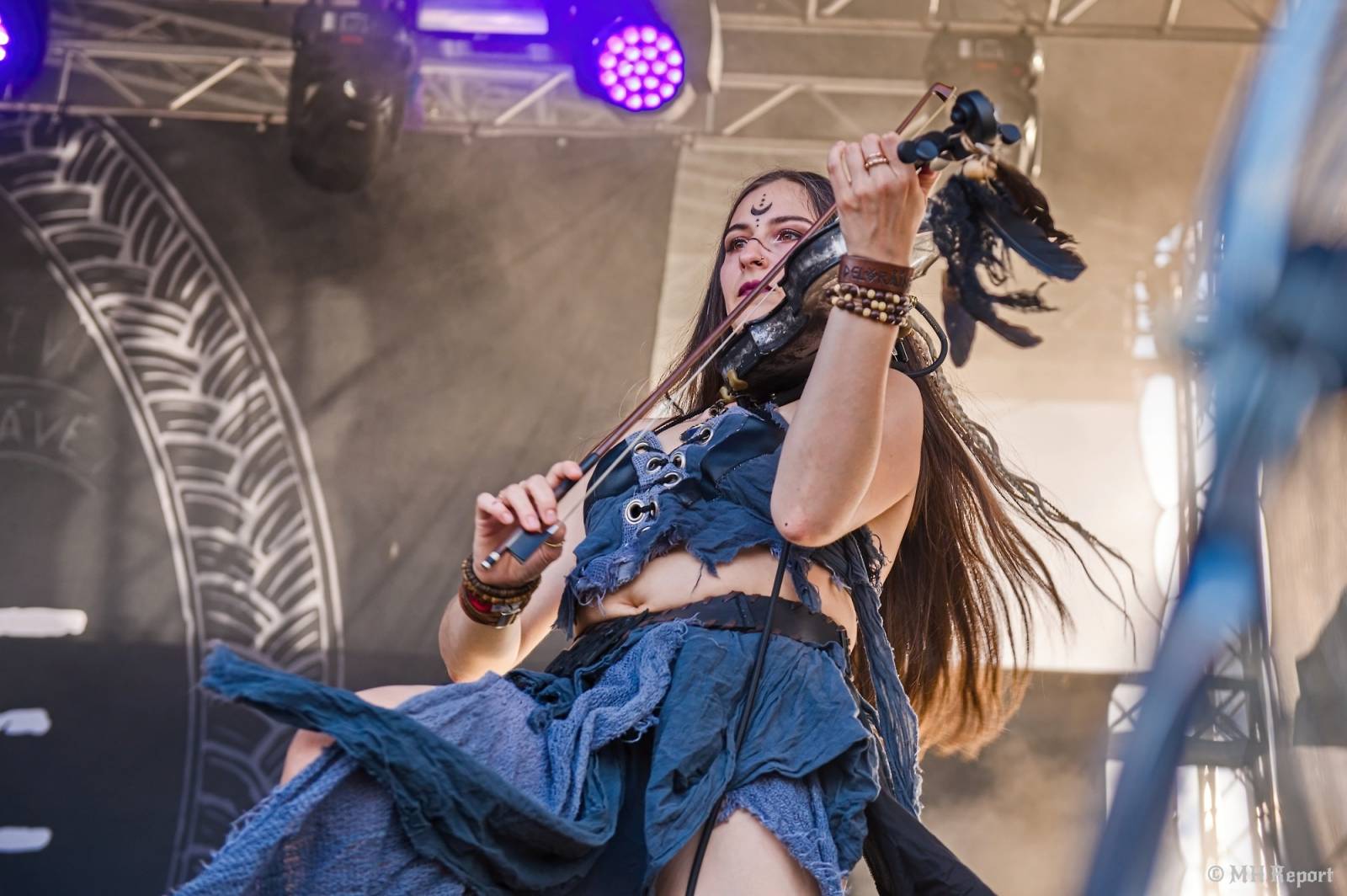 Basinfirefest odstartoval ve velkém stylu. Čtvrtek nabídl koncerty Arakainu, Freedom Call i Death To All