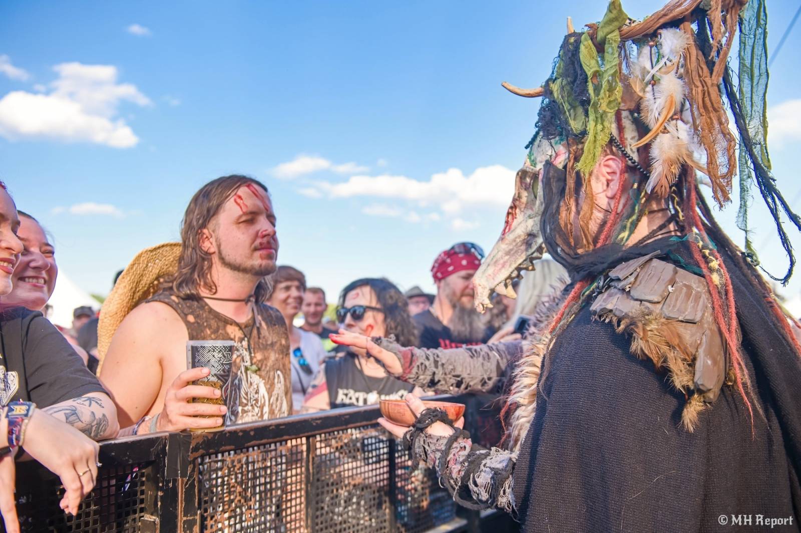 Basinfirefest odstartoval ve velkém stylu. Čtvrtek nabídl koncerty Arakainu, Freedom Call i Death To All