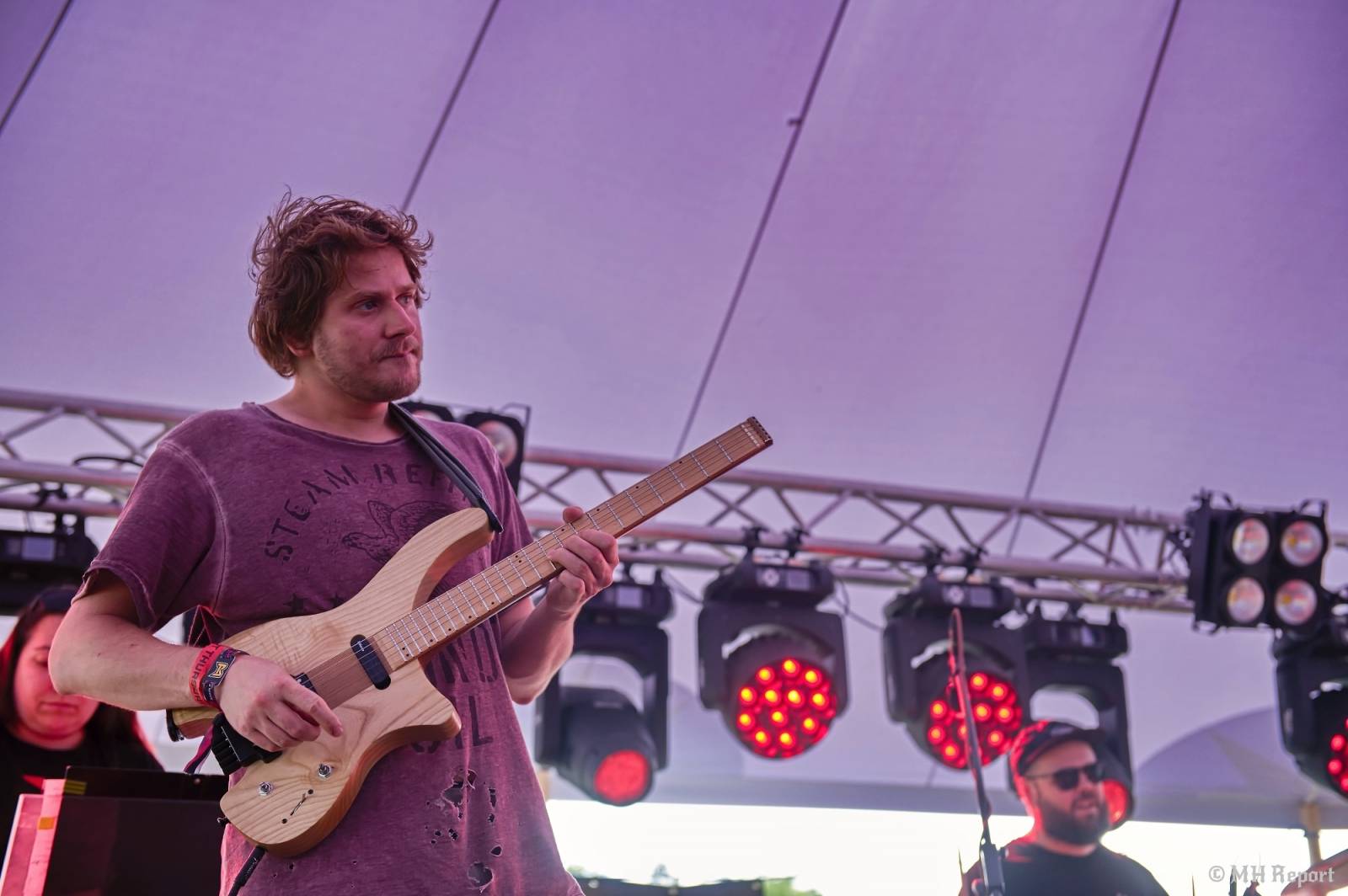 Basinfirefest odstartoval ve velkém stylu. Čtvrtek nabídl koncerty Arakainu, Freedom Call i Death To All