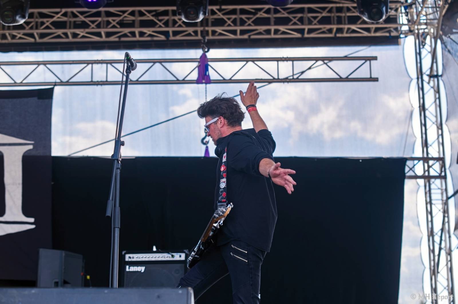 Basinfirefest odstartoval ve velkém stylu. Čtvrtek nabídl koncerty Arakainu, Freedom Call i Death To All