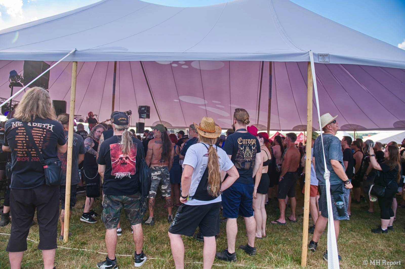 Basinfirefest odstartoval ve velkém stylu. Čtvrtek nabídl koncerty Arakainu, Freedom Call i Death To All