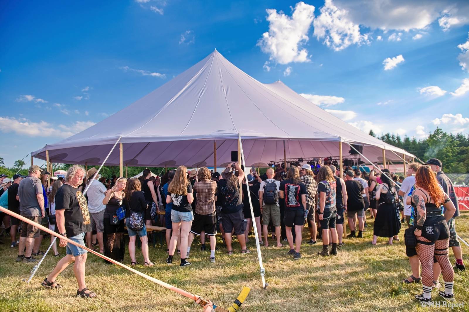 Basinfirefest odstartoval ve velkém stylu. Čtvrtek nabídl koncerty Arakainu, Freedom Call i Death To All