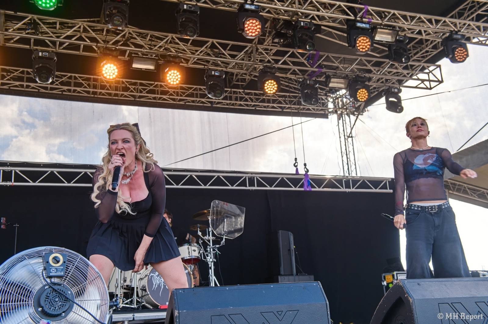 Basinfirefest odstartoval ve velkém stylu. Čtvrtek nabídl koncerty Arakainu, Freedom Call i Death To All